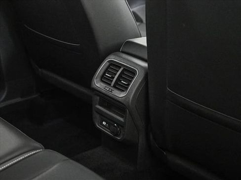 Used 2023 Volkswagen Tiguan SE AWD/4WD image 18