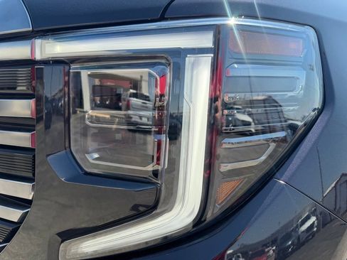 Used 2024 GMC Sierra 1500 AT4 w/ Technology Package AWD/4WD image 11