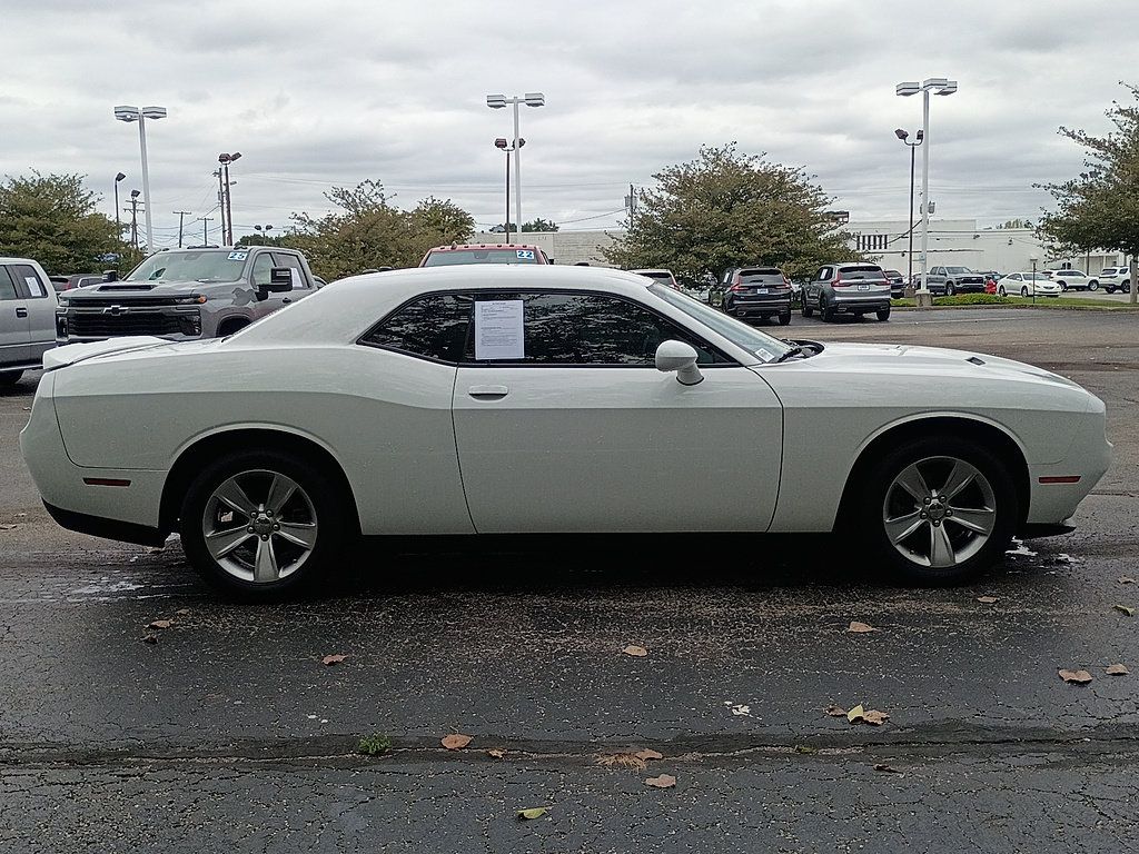 Used 2022 Dodge Challenger SXT RWD image 2