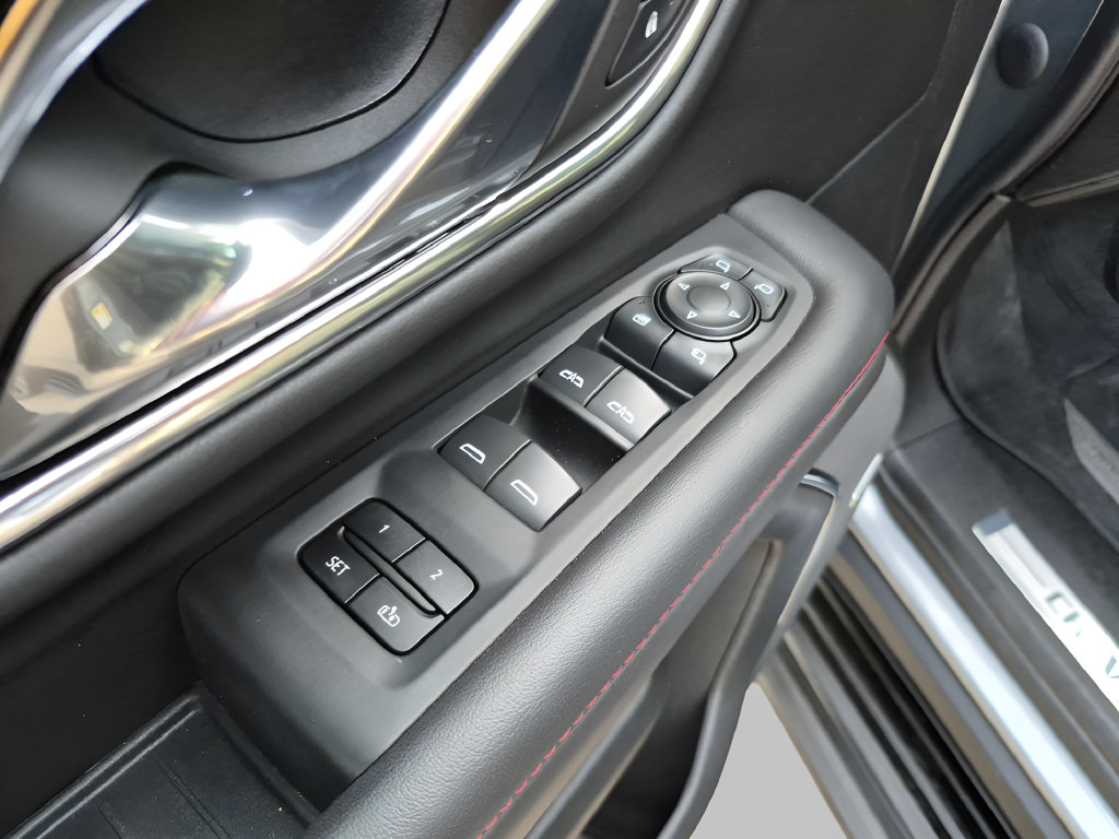 Used 2023 Chevrolet Tahoe RST w/ Luxury Package RWD image 17