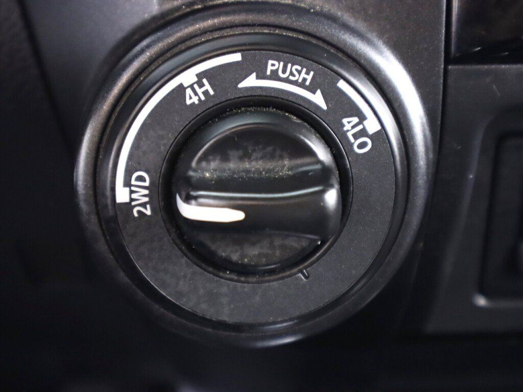 Used 2022 Nissan Titan PRO-4X w/ Pro-4x Convenience Package AWD/4WD image 30
