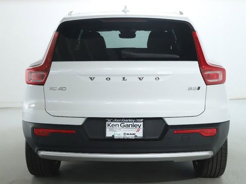 Used 2024 Volvo XC40 B5 Core image 44