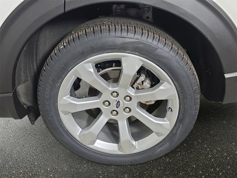 Used 2020 Ford Explorer Platinum w/ Premium Technology Package image 39