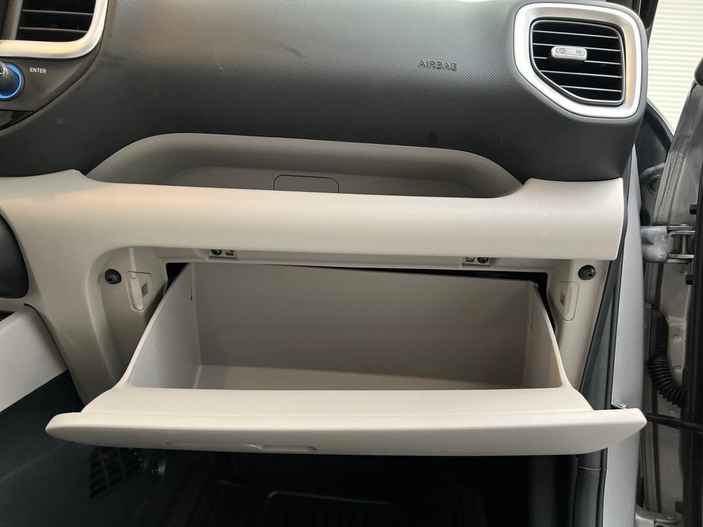 Used 2025 Hyundai Venue SEL FWD image 33