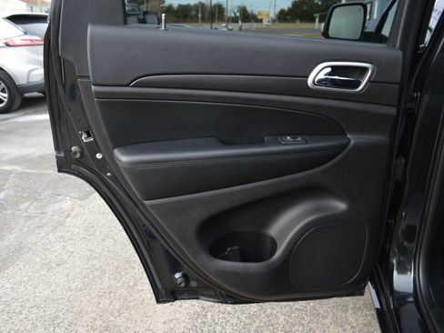 Used 2015 Jeep Grand Cherokee Altitude image 26