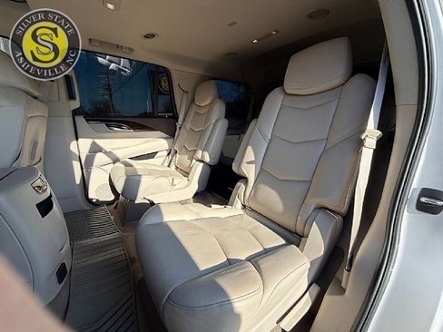 Used 2017 Cadillac Escalade Luxury image 14