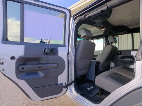 Used 2010 Jeep Wrangler Unlimited Sport image 29