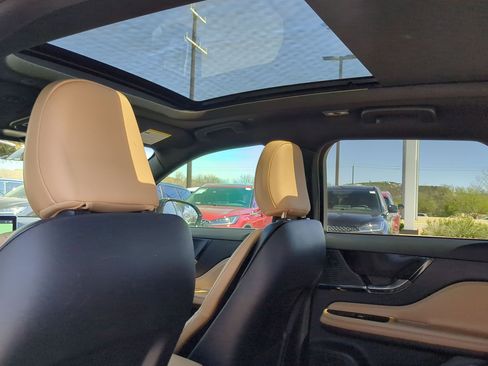 Used 2022 Lincoln Corsair Reserve w/ Elements Package image 21