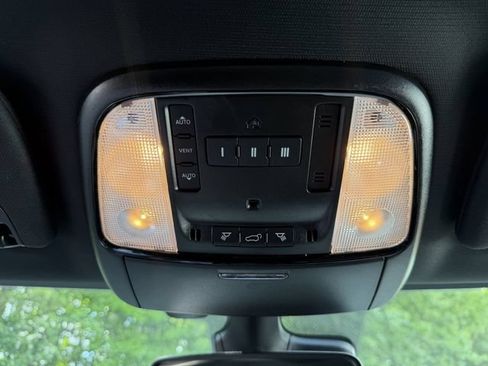 Used 2025 Dodge Durango GT AWD/4WD image 24