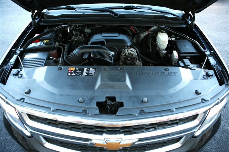 Used 2017 Chevrolet Suburban 3500 LS w/ Driver Alert Package AWD/4WD image 7