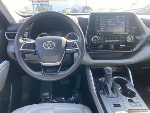Used 2022 Toyota Highlander L image 13
