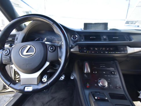 Used 2016 Lexus CT 200h w/ Navigation Package FWD image 7