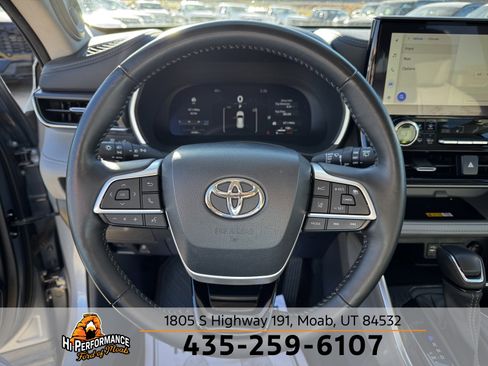 Used 2023 Toyota Highlander Limited image 18