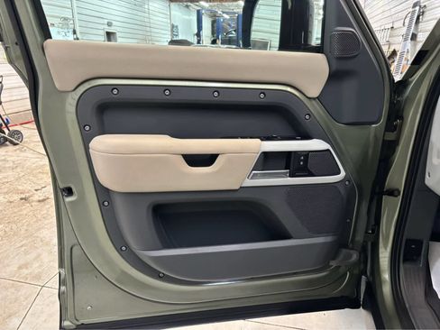 Used 2022 Land Rover Defender 110 S AWD/4WD image 9