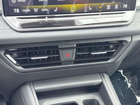 New 2026 Volkswagen Tiguan SE image 22