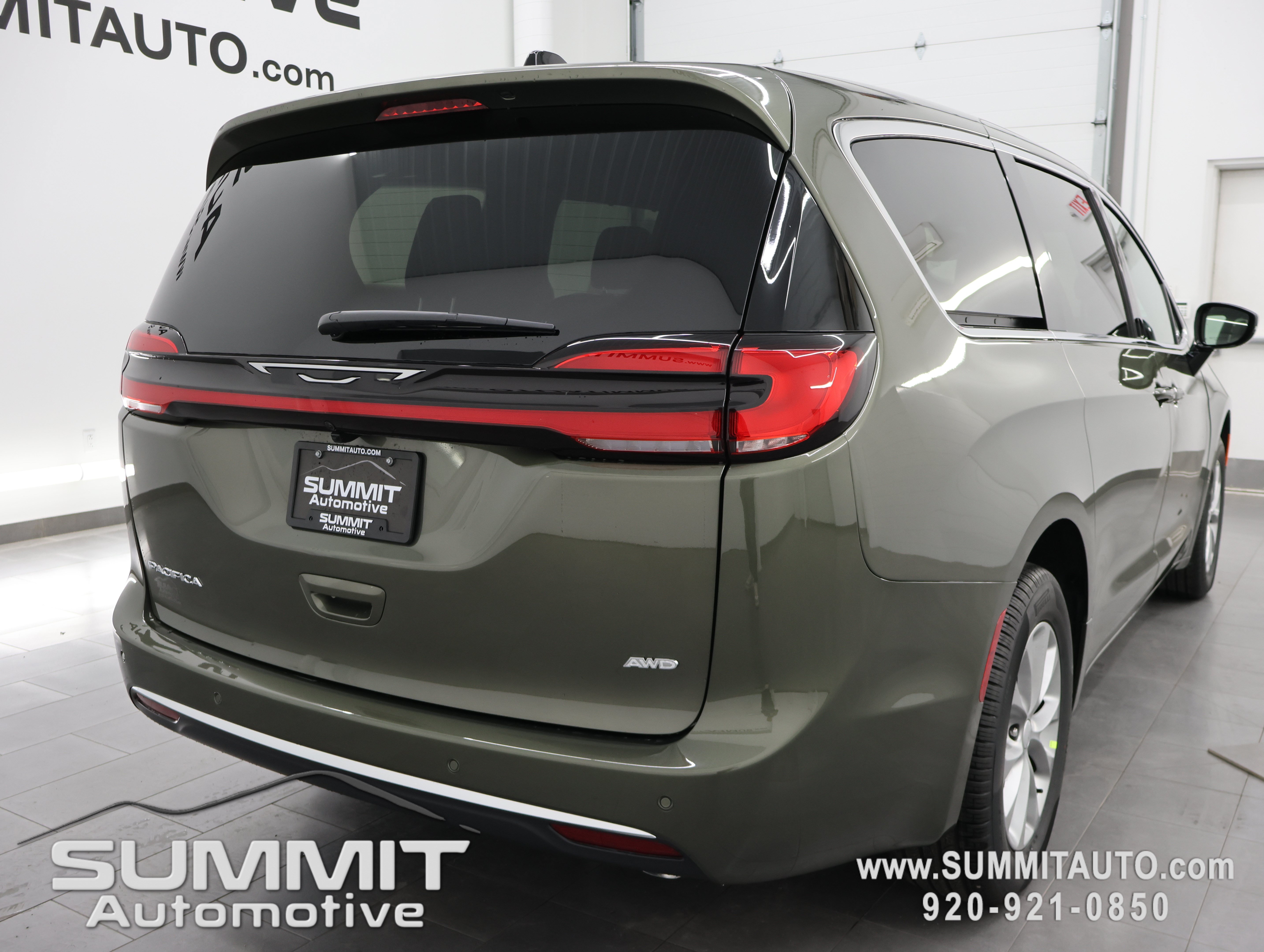 New 2027 Chrysler Pacifica Select AWD/4WD image 5