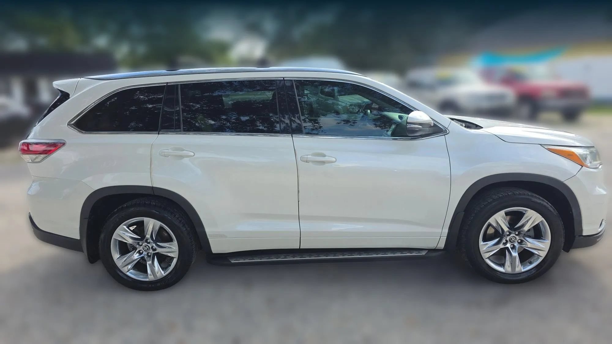 Used 2016 Toyota Highlander Limited FWD image 4