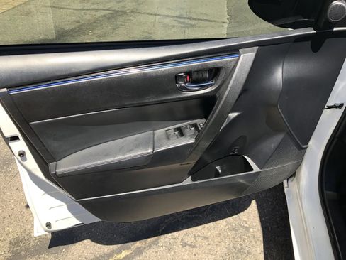Used 2018 Toyota Corolla SE w/ Carpet Mat Package (TMS) FWD image 10