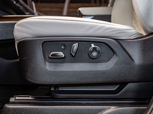 Used 2025 Cadillac Escalade Sport Platinum image 21