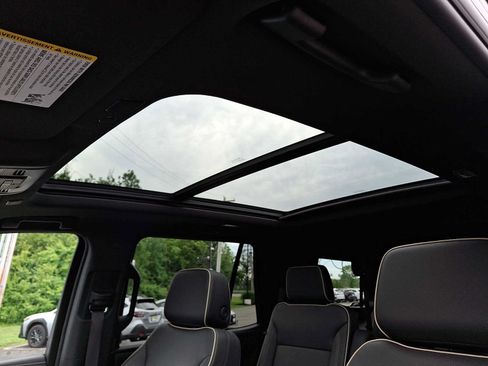Used 2023 Chevrolet Tahoe Premier AWD/4WD image 15