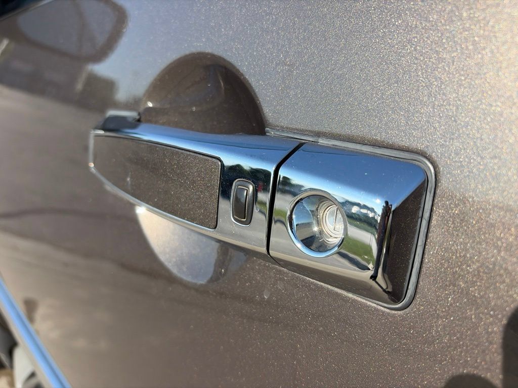 Used 2015 Nissan Armada Platinum AWD/4WD image 47
