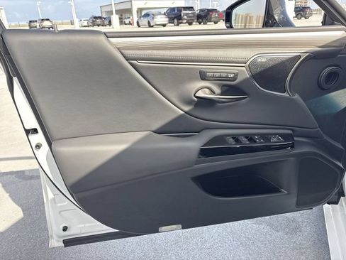 Used 2025 Lexus ES 350 F Sport w/ Accessory Package (Z2) FWD image 13