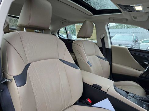 Used 2019 Lexus ES 300h image 11