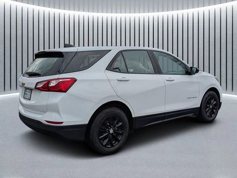 Used 2020 Chevrolet Equinox LS image 3