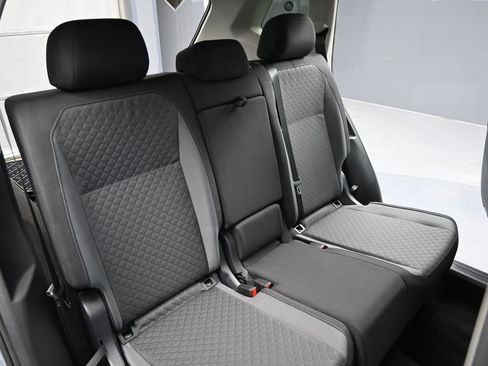 Used 2020 Volkswagen Tiguan S image 15