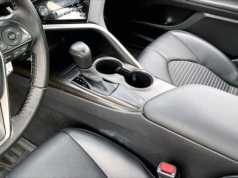 Certified 2021 Toyota Camry SE image 17