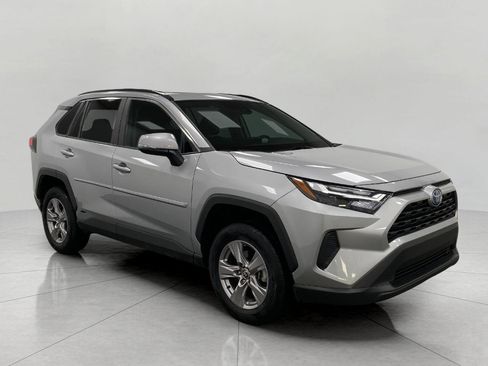 Used 2022 Toyota RAV4 XLE image 1