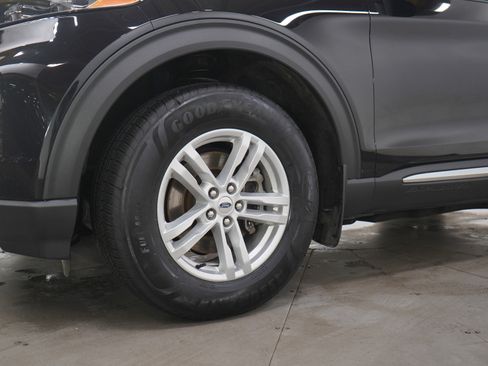 Used 2022 Ford Explorer XLT w/ Class IV Trailer Tow Package image 32