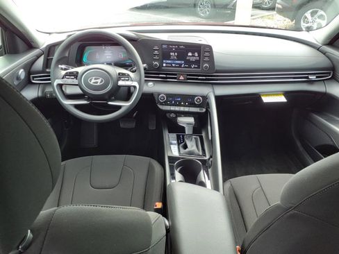 Used 2025 Hyundai Elantra Blue image 11