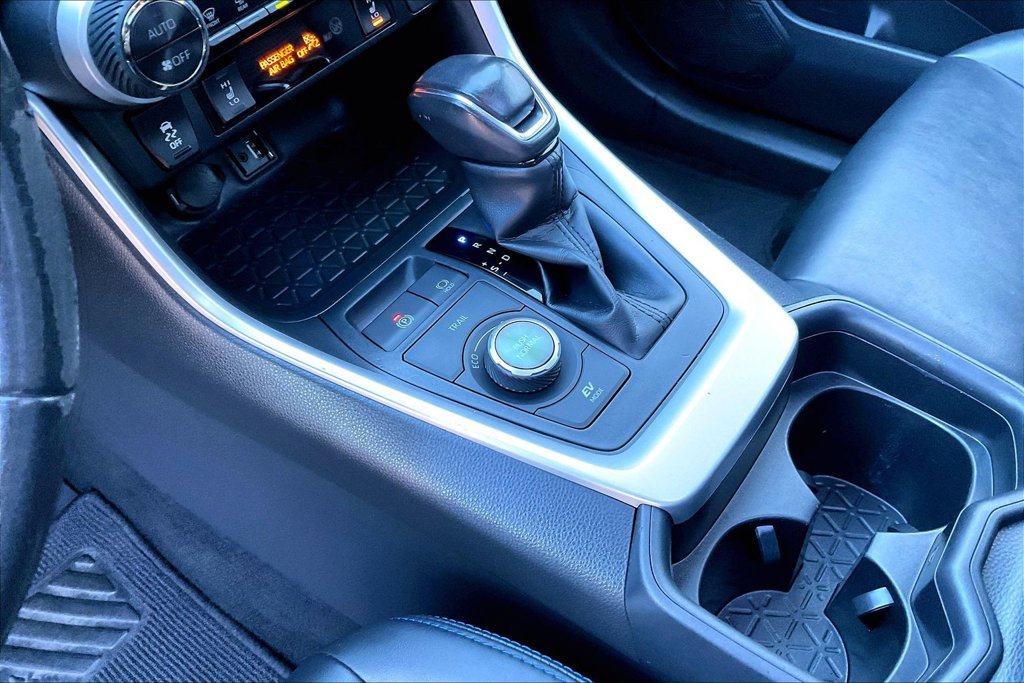 Used 2019 Toyota RAV4 XSE w/ XSE Weather Package AWD/4WD image 19