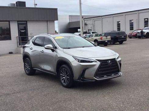Used 2024 Lexus NX 250 FWD w/ Premium Package image 4