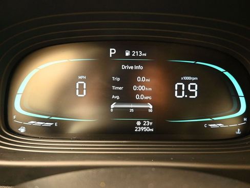 Certified 2023 Hyundai Venue SE image 29