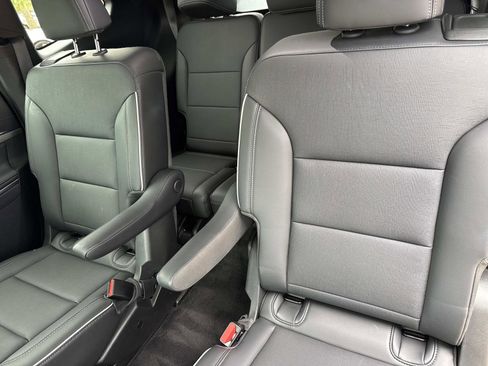 Used 2025 Buick Enclave Preferred image 13