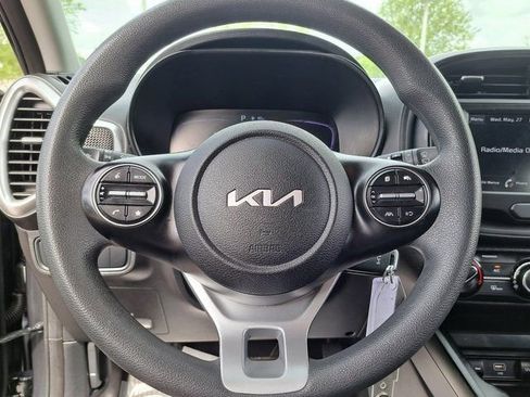 Used 2023 Kia Soul LX w/ LX Technology Package FWD image 10