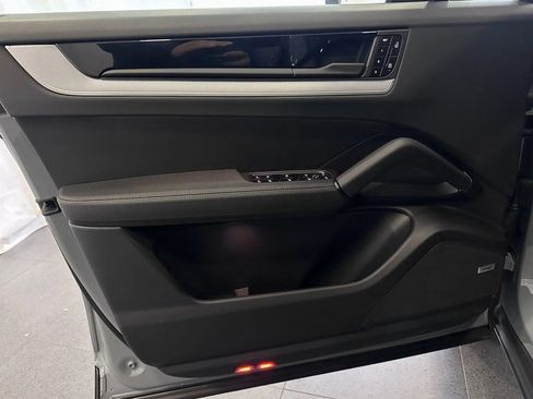 Used 2024 Porsche Cayenne Coupe image 12