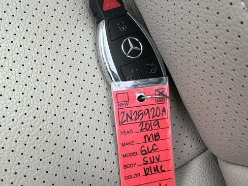 Used 2019 Mercedes-Benz GLC 300 4MATIC image 38