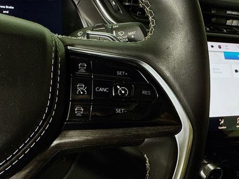 Used 2023 Jeep Grand Cherokee Overland image 25