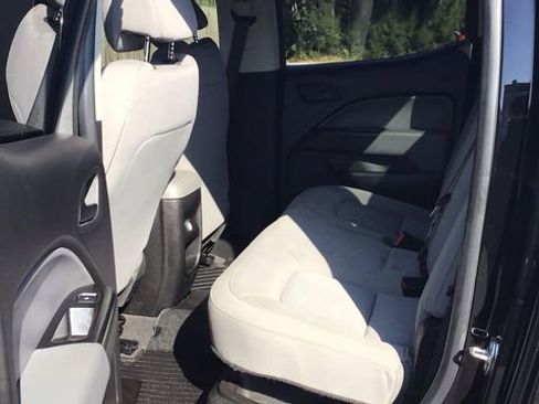 Used 2019 GMC Canyon 2WD Crew Cab w/ Convenience Package image 12