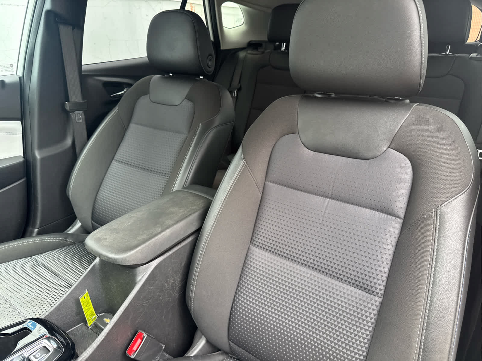 Used 2025 Chevrolet Trax LT FWD image 29