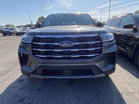 Used 2025 Ford Explorer Active image 2