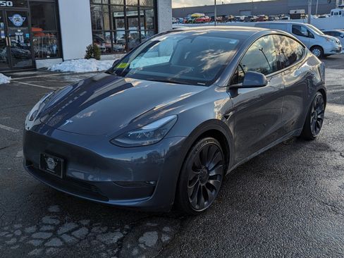 Used 2023 Tesla Model Y Performance image 2