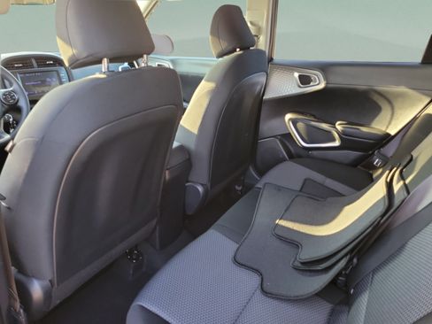 Used 2022 Kia Soul LX w/ Technology Package FWD image 6
