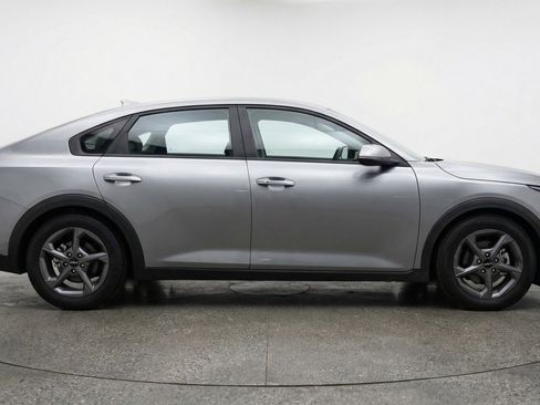Used 2025 Kia K4 LXS image 11