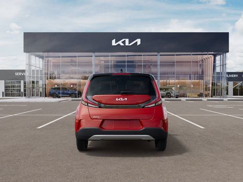 Used 2025 Kia Soul LX w/ LX Technology Package FWD image 5