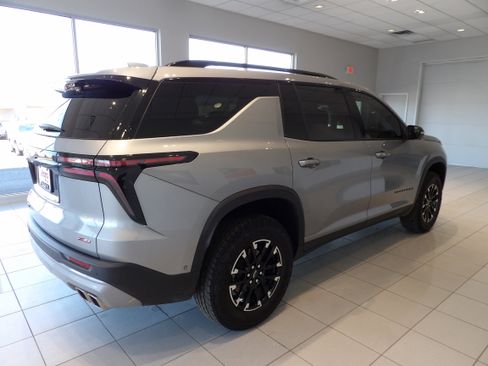 Used 2024 Chevrolet Traverse Z71 w/ Enhanced Driving Package image 4