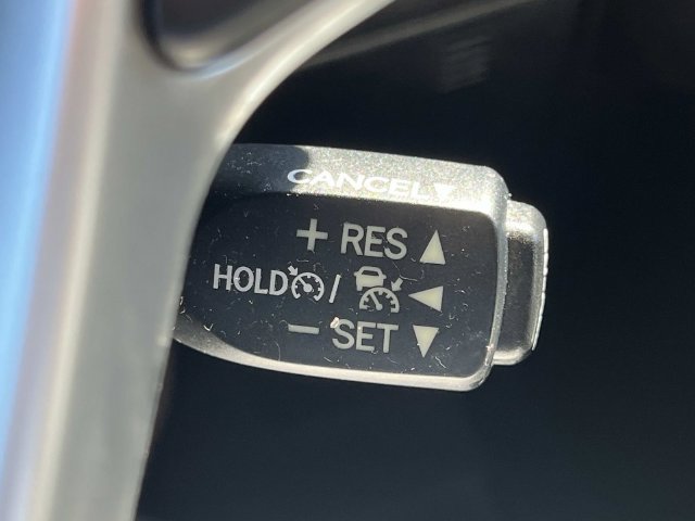Used 2018 Toyota Highlander XLE AWD/4WD image 46